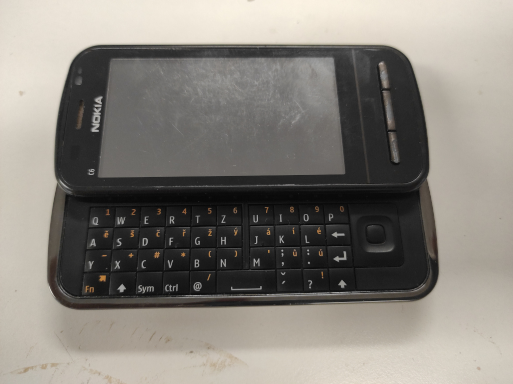Nokia C6